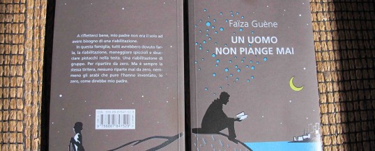 Leggere “Un uomo non piange mai” a lume di candela<span class="wtr-time-wrap after-title"><span class="wtr-time-number">3</span>′ di lettura</span>